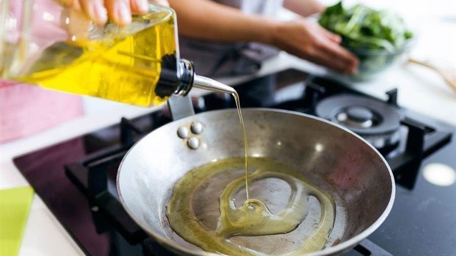  لمرضى الكوليسترول.. 5 زيوت للطبخ آمنة لصحتك