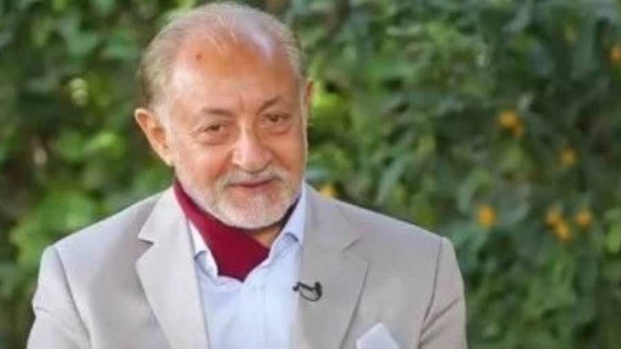 عبد العزيز مخيون يغلق قضية نجله بدفع دية الشاب المتوفي دفع الفنان عبد العزيز مخيون دية شاب دهسه نجله فى حادث بالبحيرة.وعقدت جلسة صلح بين عائلتي مخيون ويعقوب وقدمت دي إقرأ المزيد