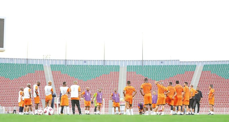 الجهاز الفني لمنتخبنا يؤجل إعلان القائمة النهائية والوهيبي يتابع تدريبات الأحمر