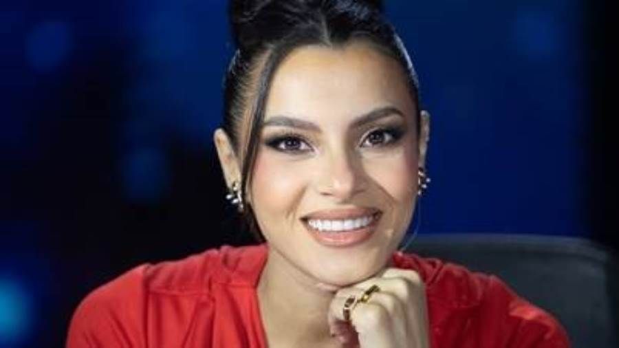 كارمن سليمان بفستان أحمر يبرز حملها في أحدث جلسة تصوير شاركت المطربة كارمن سليمان جمهورها عبر صفحتها الرسمية في موقع التواصل الاجتماعي إنستجرام أحدث جلسة تصوير لها إقرأ المزيد