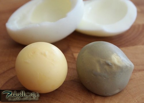 الفرق بين صفار البيض الفاتح والغامق