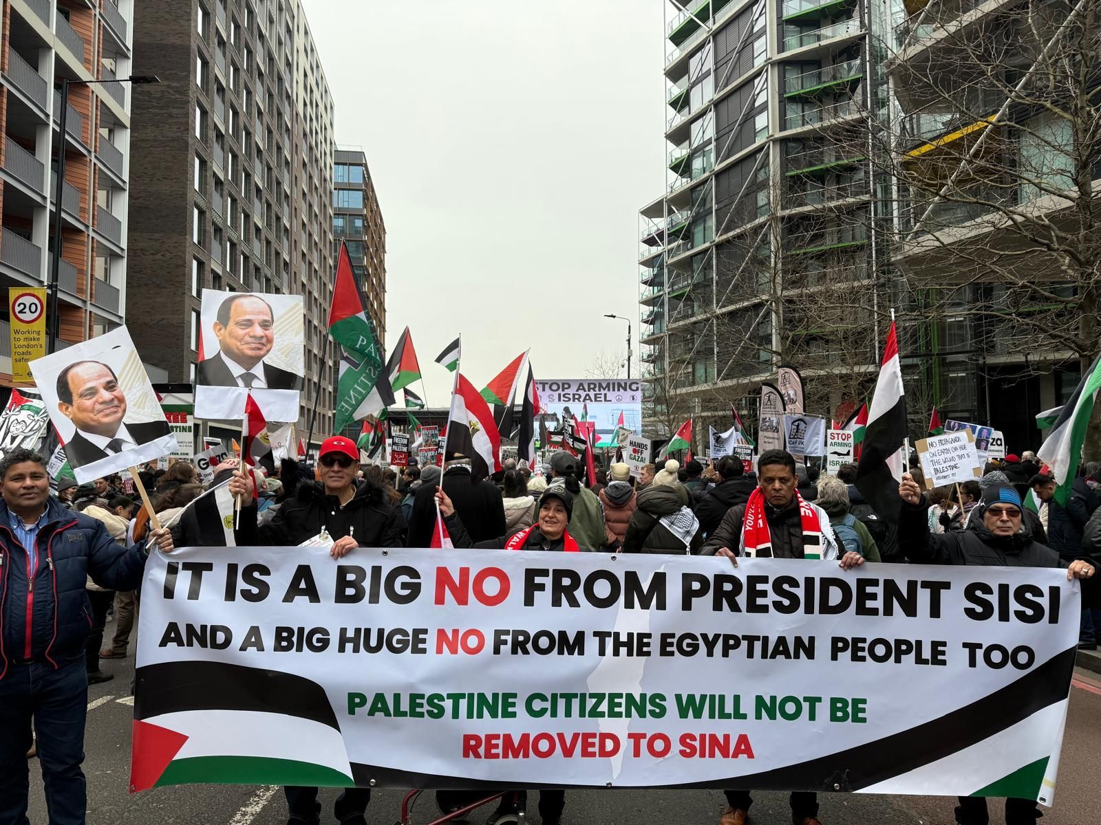 مسيرة حاشدة فى لندن لرفض خطط ترامب لتهجير الفلسطينيين "صور"