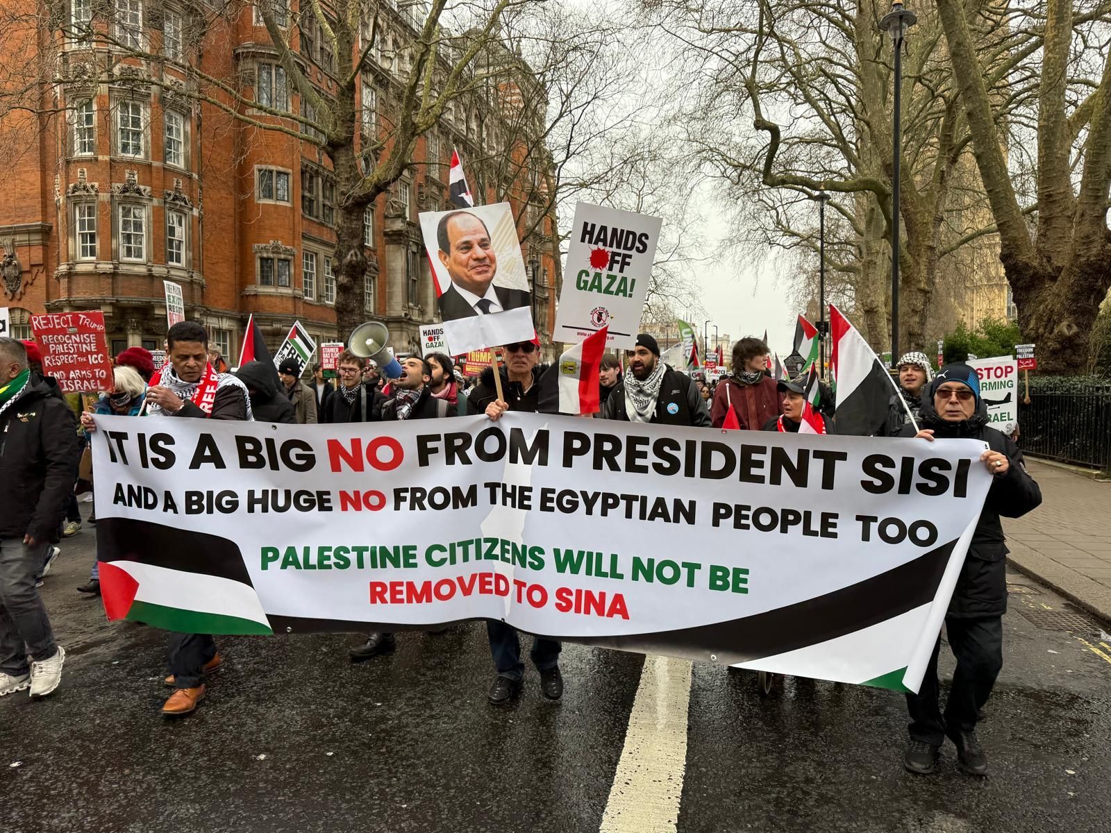 مسيرة حاشدة فى لندن لرفض خطط ترامب لتهجير الفلسطينيين "صور"