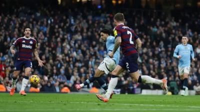 فوز كبير للسيتي وأرسنال يطارد ليفربول