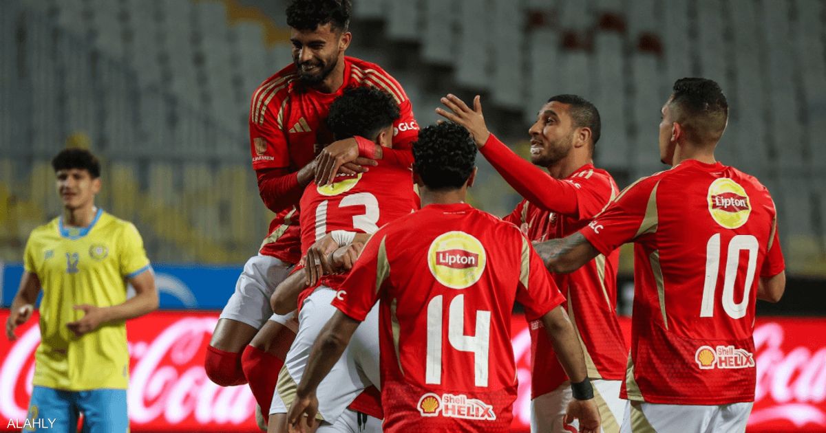 العالم اليوم - الأهلي يفوز على الإسماعيلي برباعية وينذر الزمالك "المتعادل"