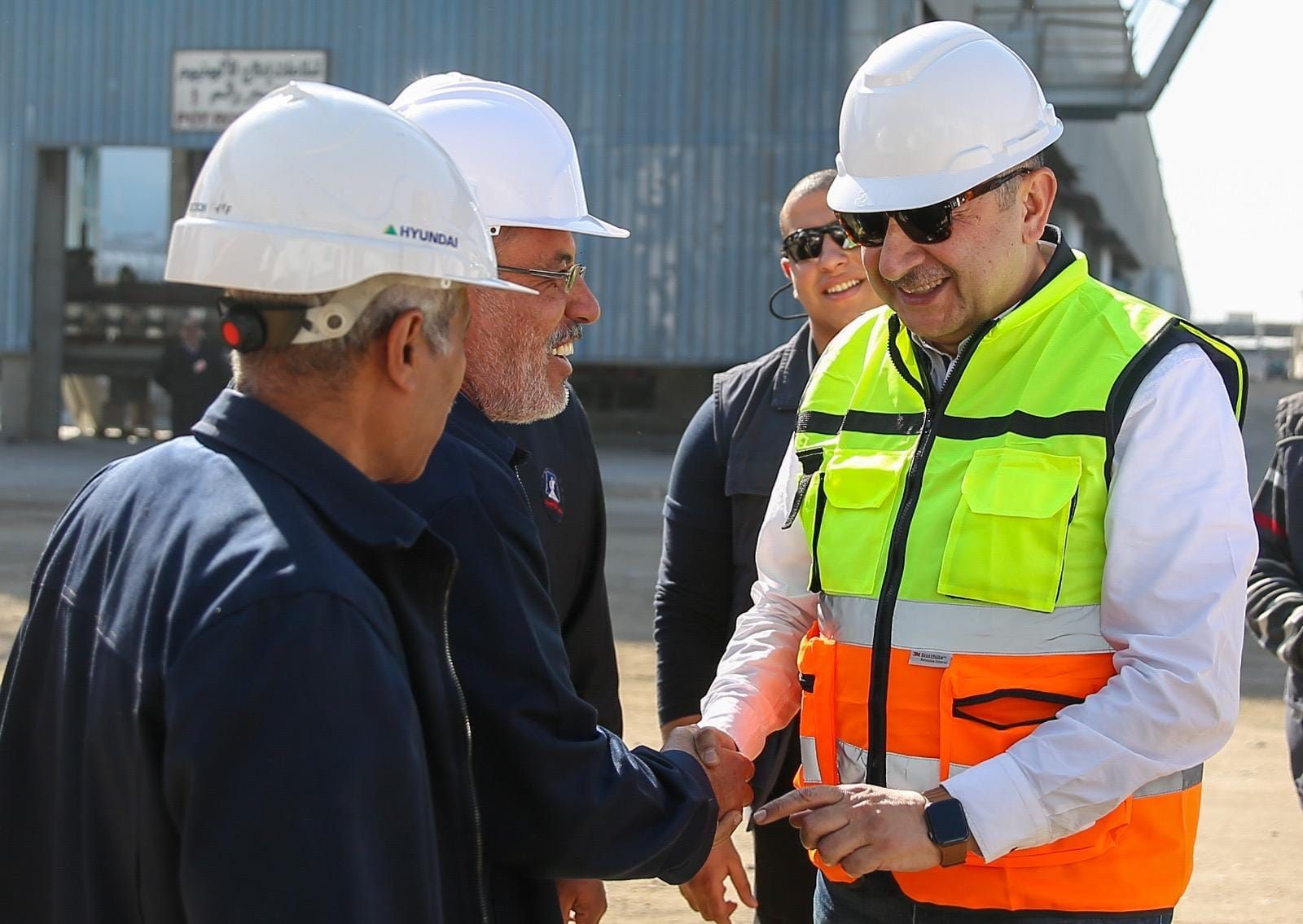 وزير قطاع الأعمال يتابع سير العمل ومعدلات الإنتاج بمصانع…