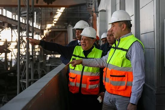 وزير قطاع الأعمال يتفقد مصانع ووحدات إنتاج المصرية للسبائك…