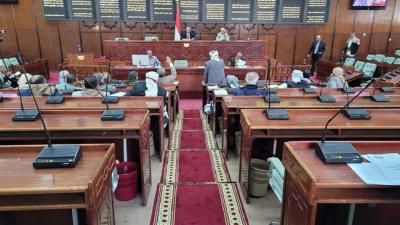 أخبار اليمن : البرلمان يستعرض تقريري السلطة المحلية والخدمات