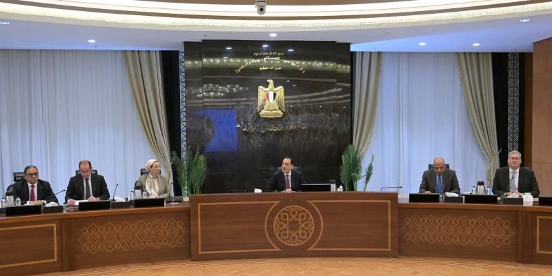 رئيس الوزراء يترأس مائدة نقاش مستديرة بعنوان ”تحول مستقبل مصر الطاقى”