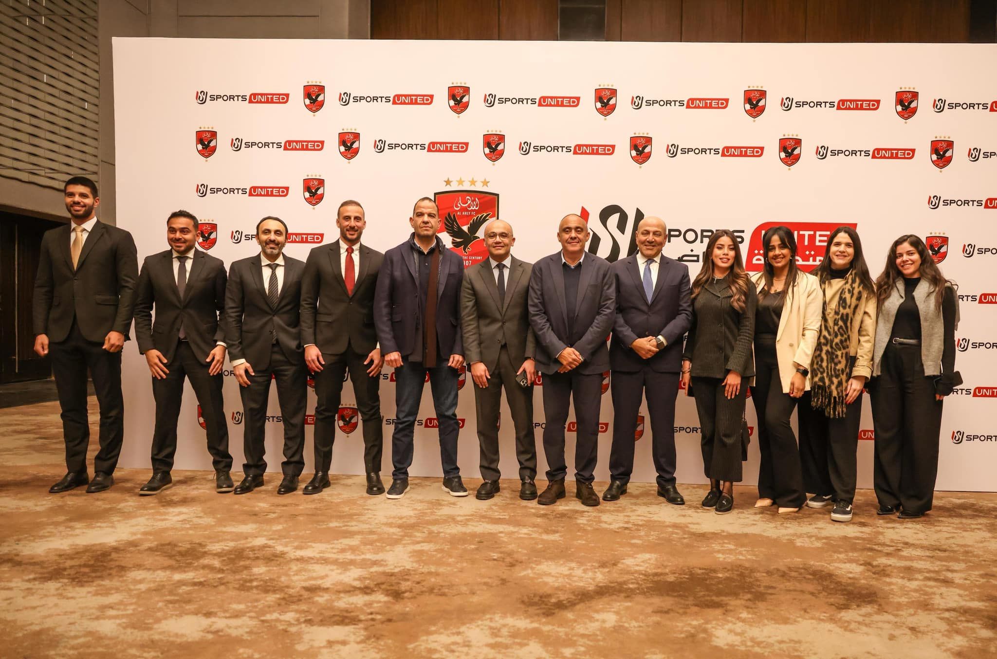 المتحدة للرياضة وشركة الأهلى يوقعان عقد رعاية معسكر الفريق في المونديال