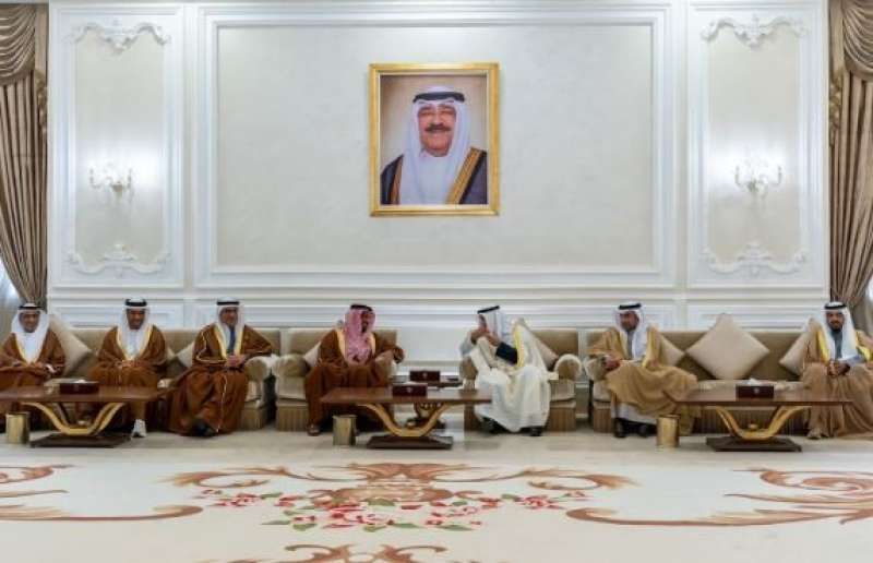 وزير الإعلام الكويتى رئيس المكتب الوطني للاعلام الإماراتي لدى وصوله إلى الكويت...