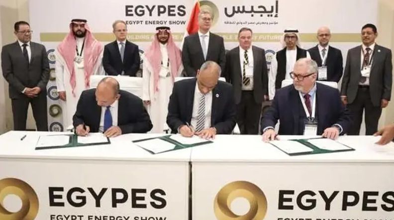 مصر توقع اتفاق تنفيذ مجمع بتروكيماويات مع شارد الإنجليزية…