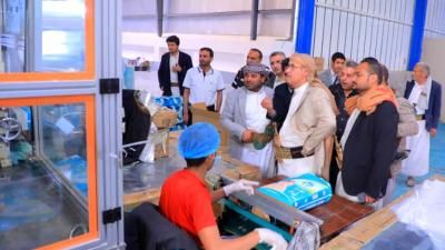أخبار اليمن : المحاقري يزور عددًا من المصانع في صنعاء