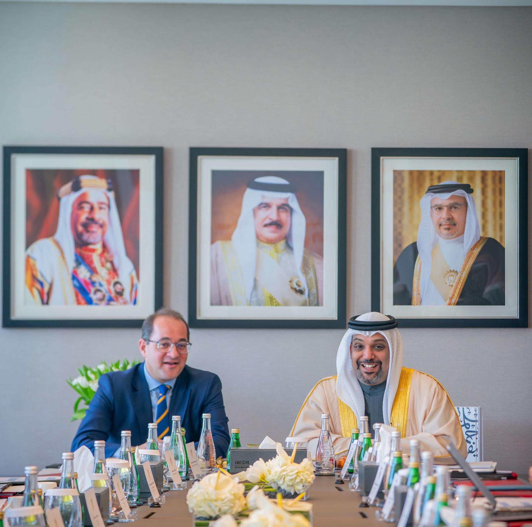 وزير المالية: نتطلع إلى توسيع الاستثمارات البحرينية في…