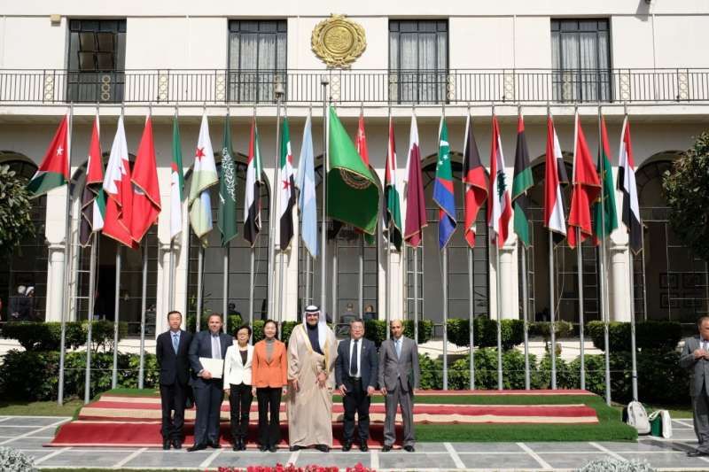 رئيس قطاع الشؤون السياسية الدولية يلتقي رئيس مجلس جامعة شنغهاي للدراسات الدولية...