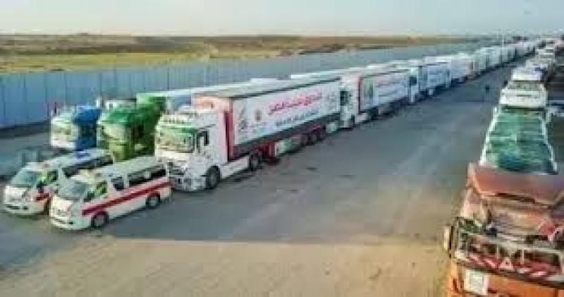 إدخال 165 شاحنة مساعدات لقطاع غزة واستقبال الدفعة 23 من المصابين الفلسطينيين