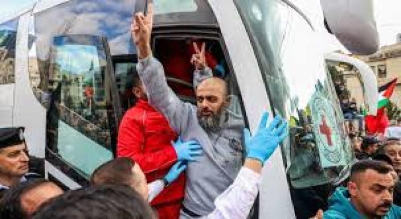 مكتب إعلام الأسرى يتوقع الإفراج الليلة عن 594 أسيرا فلسطينيا من قطاع...