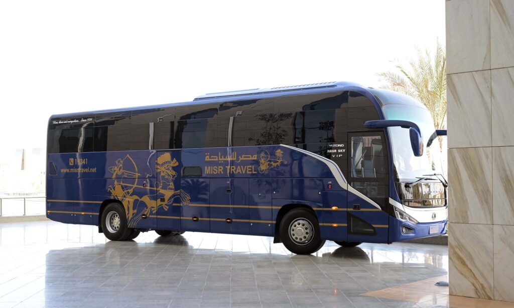 رئيس الوزراء يتفقد نموذجا لأتوبيس سياحي لشركة مصر للسياحة من…