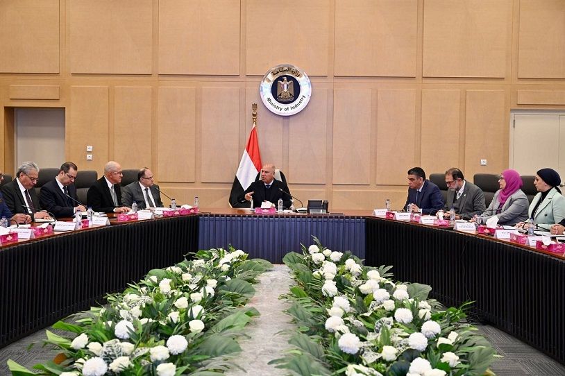 وزير الصناعة: إعداد دراسة تفصيلية عن نقل تبعية مصانع…