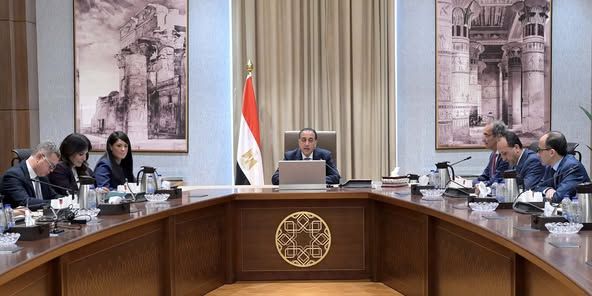 رئيس الوزراء يلتقي أعضاء اللجنة الاستشارية للاقتصاد الرقمي…