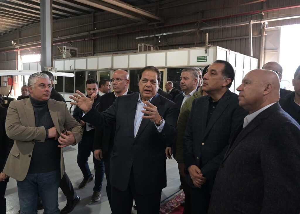 رئيس الوزراء يفتتح المرحلة الثانية من مصنع سيراميكا…