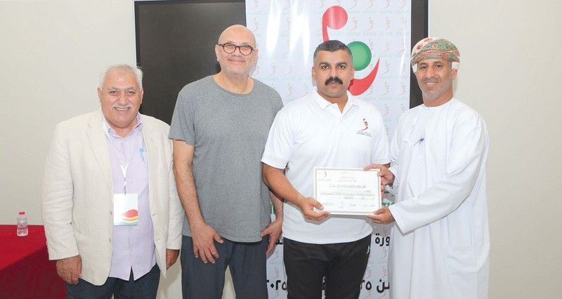 ختام دورة المدربين المستجدين لكرة اليد