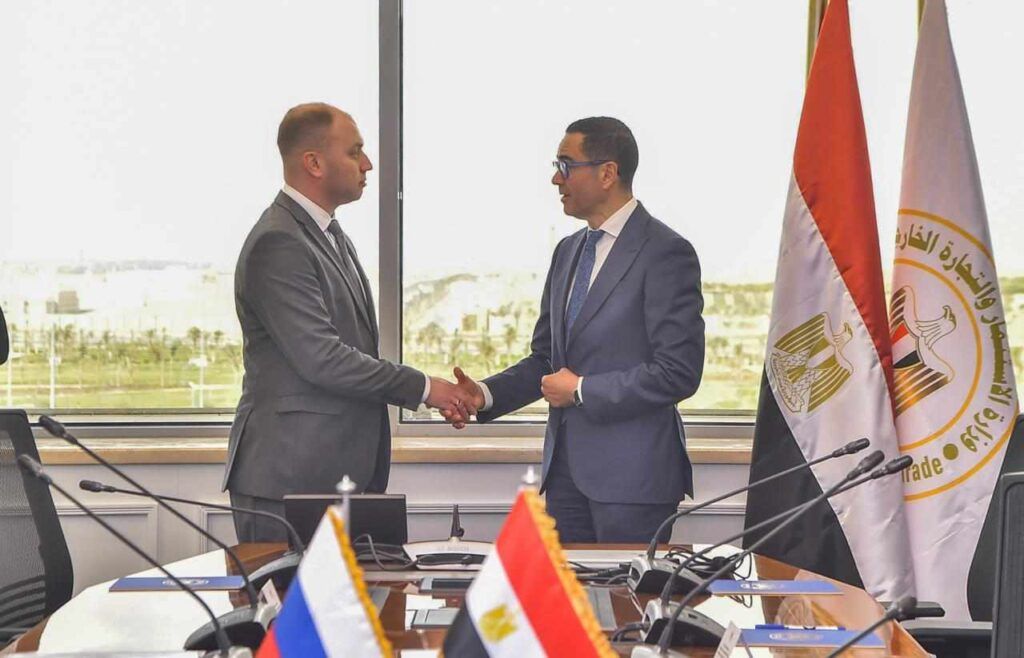 حسن الخطيب: مصر تسعى لزيادة صادراتها الزراعية والصناعية إلى…