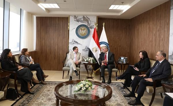 وزير البترول يلتقي رئيس شل العالمية لبحث جهود زيادة إنتاج…