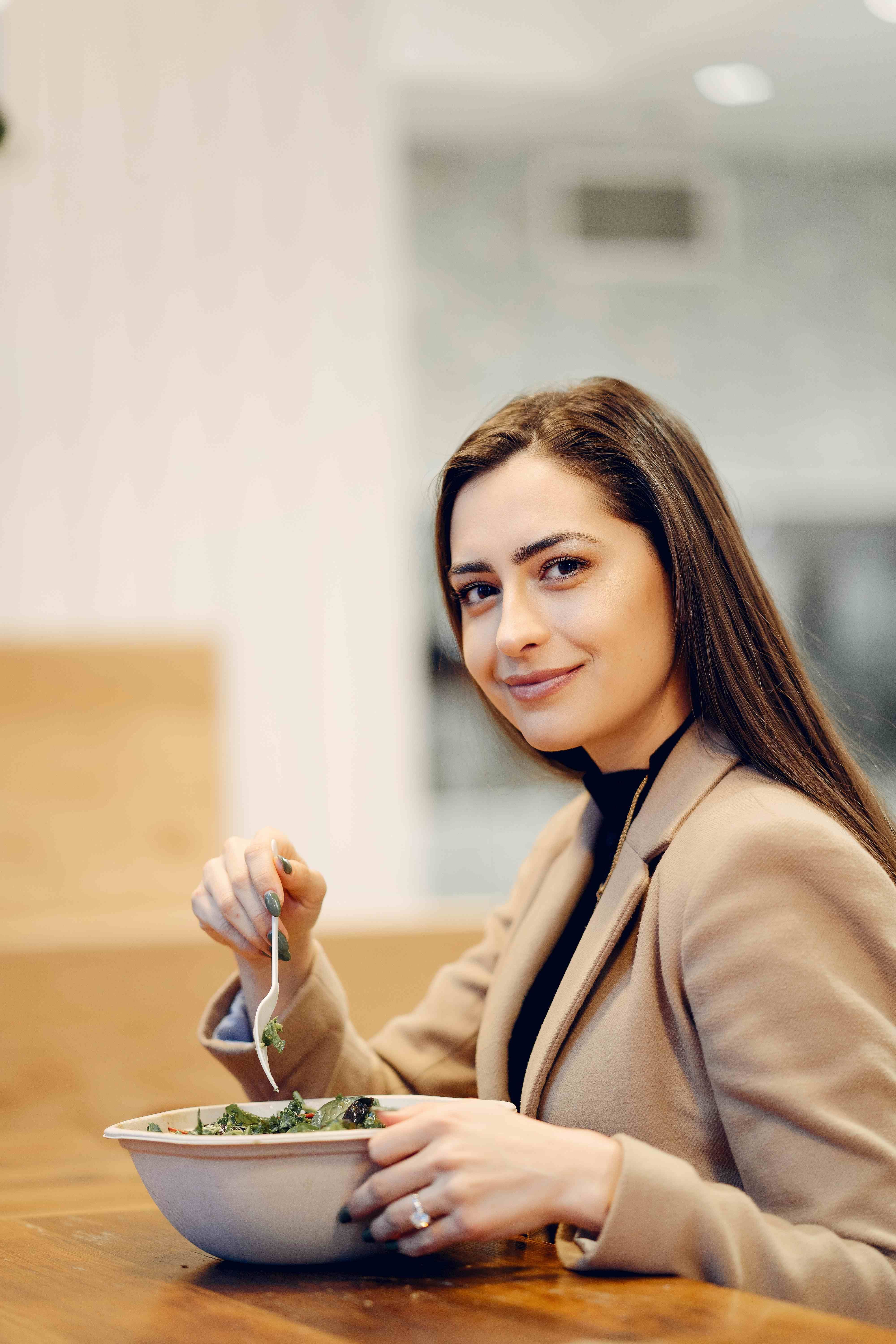 مزعجة ولكن.. إليكِ الدليل الشامل للعلاج والوقاية من حرقة المعدة أثناء الصيام