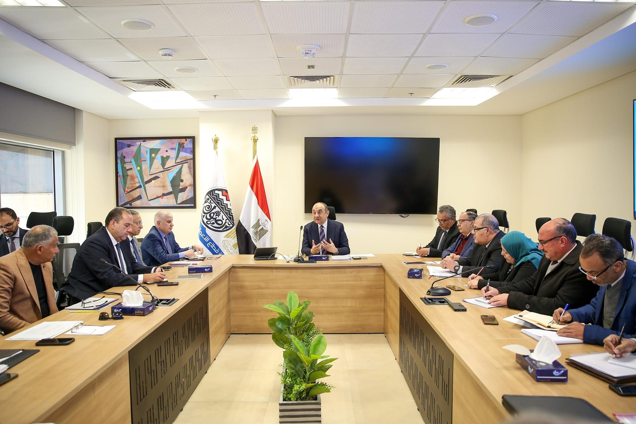 وزير قطاع الأعمال العام يتابع أداء قطاع الصناعات الكيماوية…