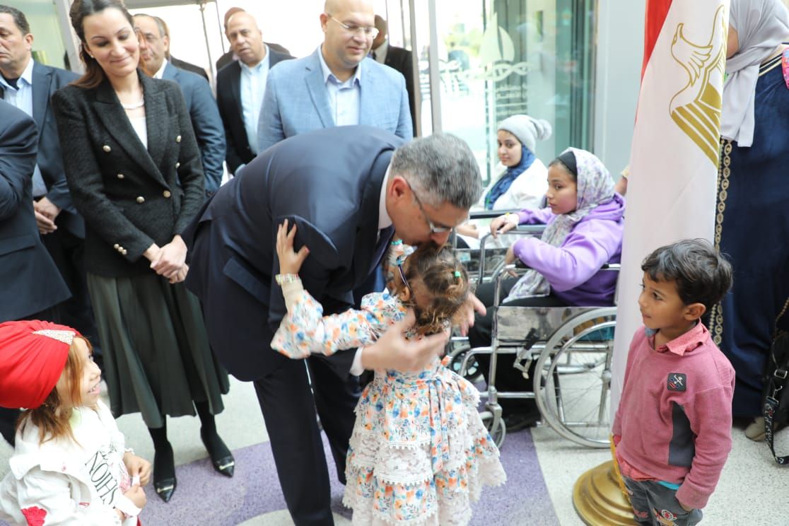 محافظ الجيزة يزور مستشفى 57375 لعلاج سرطان الأطفال