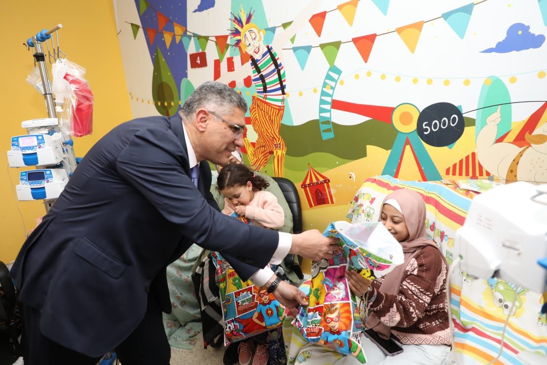محافظ الجيزة يزور مستشفى 57375 لعلاج سرطان الأطفال