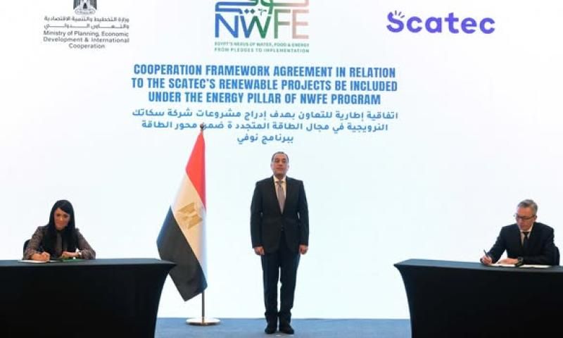 رئيس الوزراء يشهد مراسم توقيع عدد من الاتفاقيات بين الحكومة وشركات القطاع...