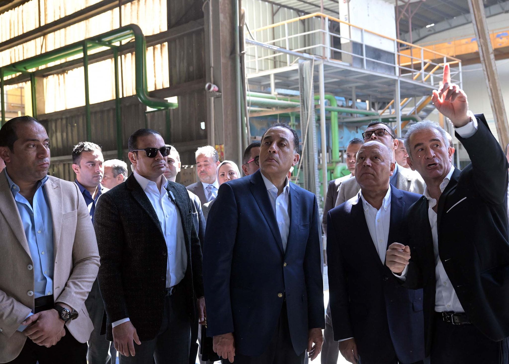 رئيس الوزراء يستهل جولته بالعاشر من رمضان بتفقد مصنع قنديل…