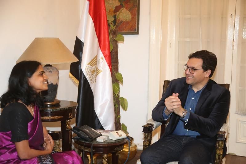 وزير الثقافة يلتقي القائم بأعمال سفير الهند بالقاهرة ويتسلّم دعوة للمشاركة في...