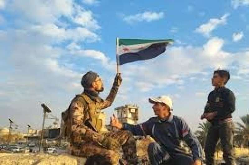 وزارة الدفاع السورية تعمل على إعادة جميع الضباط المنشقين في عهد النظام...