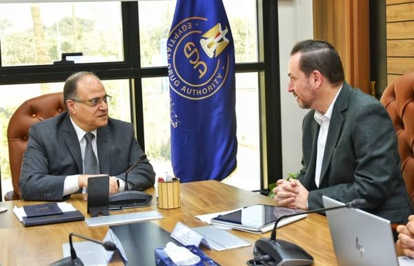 رئيس هيئة الدواء يبحث مع شركة سرفييه مصر توطين صناعة…