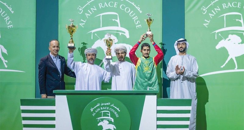 الحصان جوهر للخيالة السلطانية يفوز بالمركز الأول على مضمار نادي العين