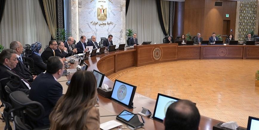 رئيس الوزراء يتابع آليات تنفيذ توصيات اللجنة الاستشارية…