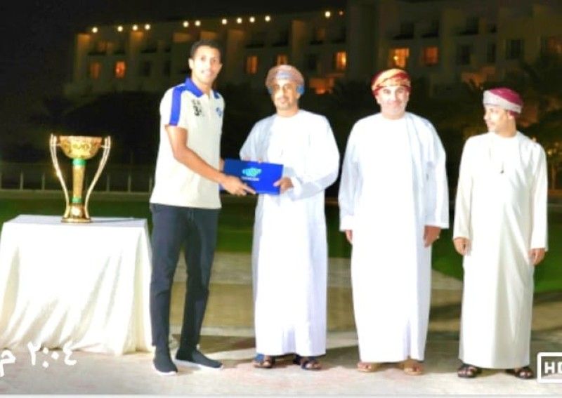 محافظ جنوب الباطنة يكرم لاعبي نادي الشباب