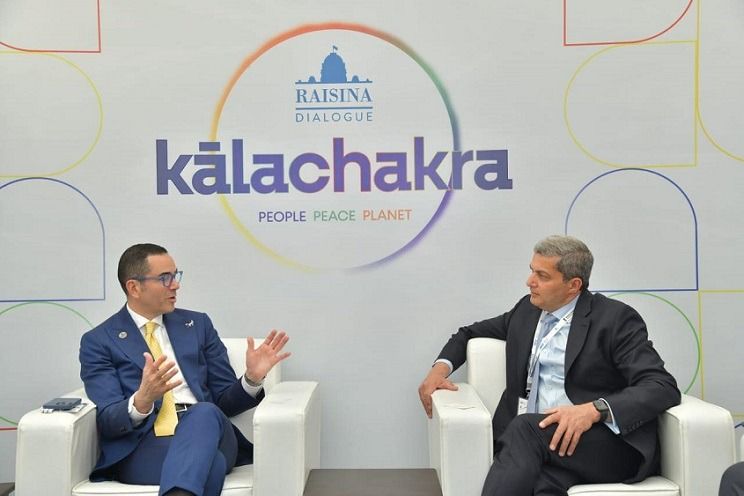 وزير الاستثمار يبحث مع موانئ دبي العالمية خطط توسعها في…