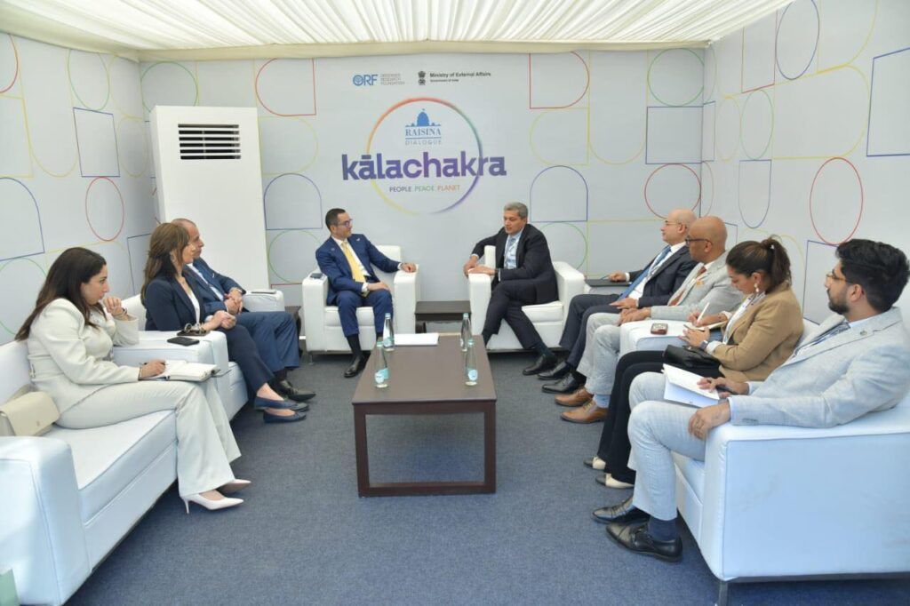 وزير الاستثمار يبحث مع موانئ دبي العالمية خطط توسعها في…