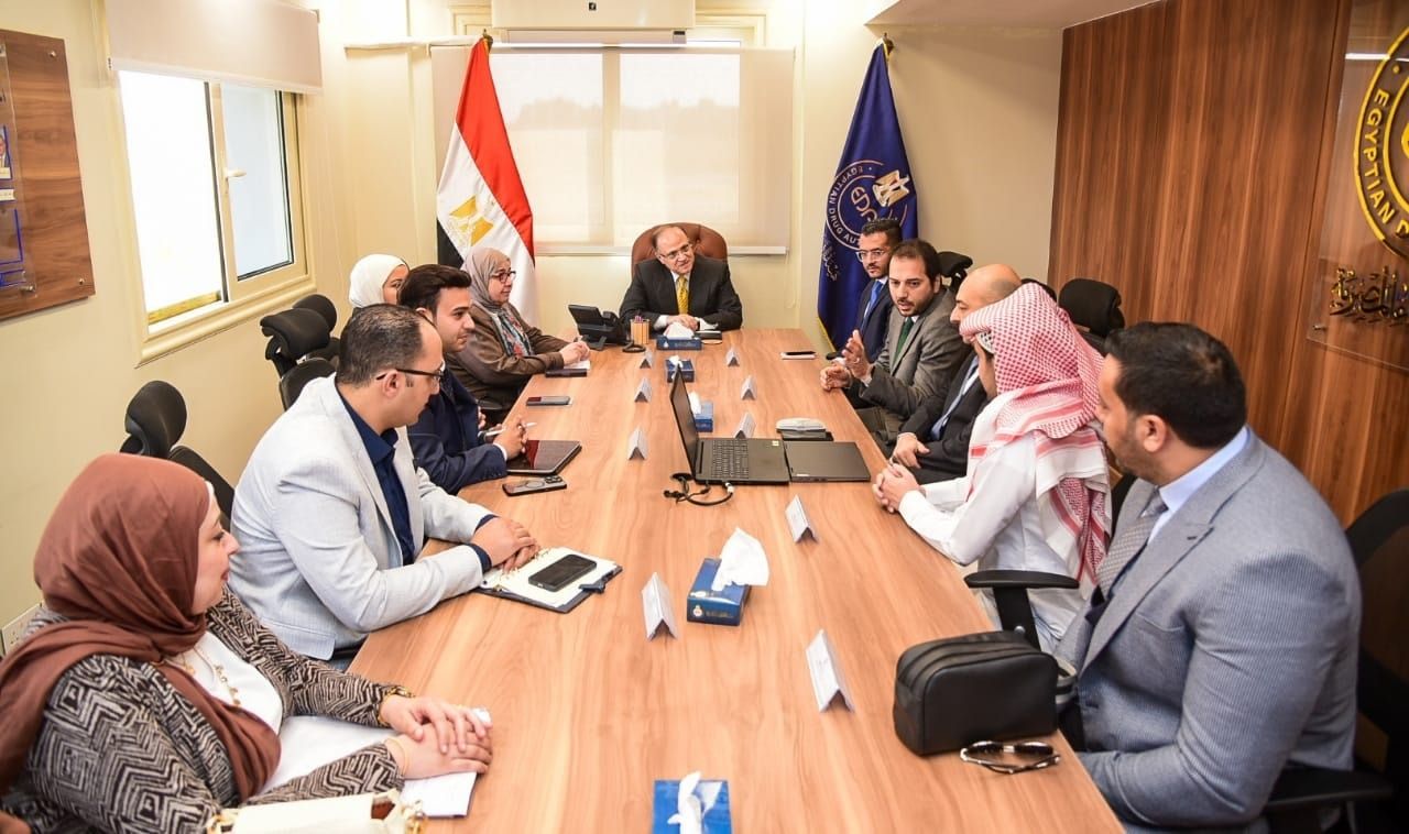 رئيس هيئة الدواء يبحث تعزيز الاستثمار الدوائي مع شركتي بدائل…