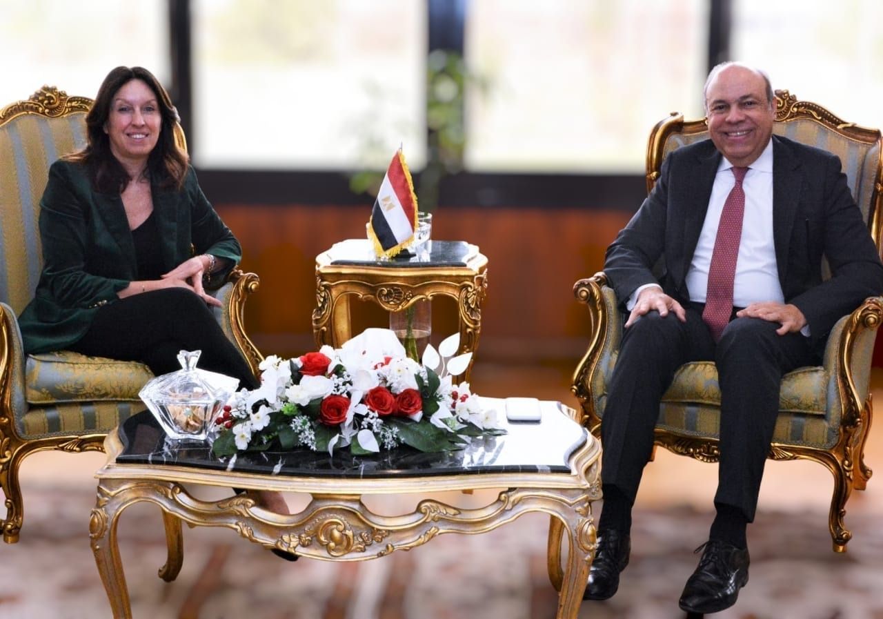 وزير الطيران المدني يبحث مع شركة مطارات أبوظبي التعاون في…