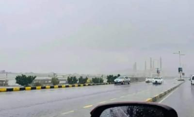 أخبار اليمن : أمطار غزيرة وضباب وتحذير من الانهيارات