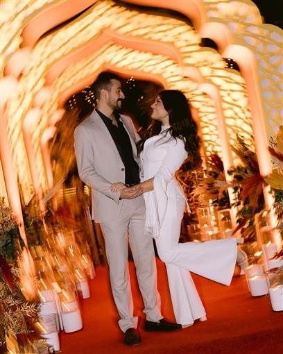 الصور الأولى من خطوبة الفنانة ديانا هشام أعلنت الفنانة ديانا هشام خطوبتها ونشرت صورا لها من خطوبتها وظهرت وهي مرتدية بدلة بيضاء أنيقة وظهر العريس ي إقرأ المزيد