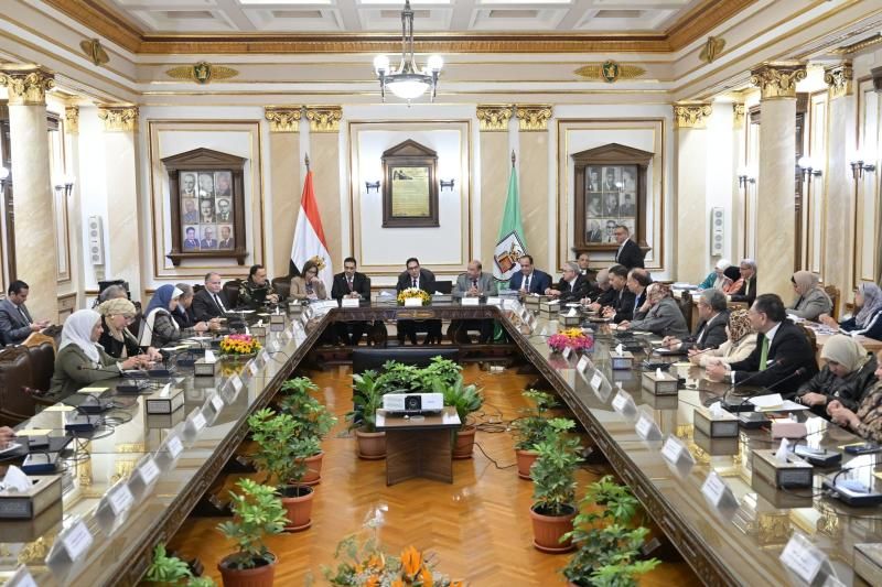 مجلس جامعة القاهرة يستعرض تفاصيل ملف جامعة القاهرة الأهلية لبدء الدراسة بها...