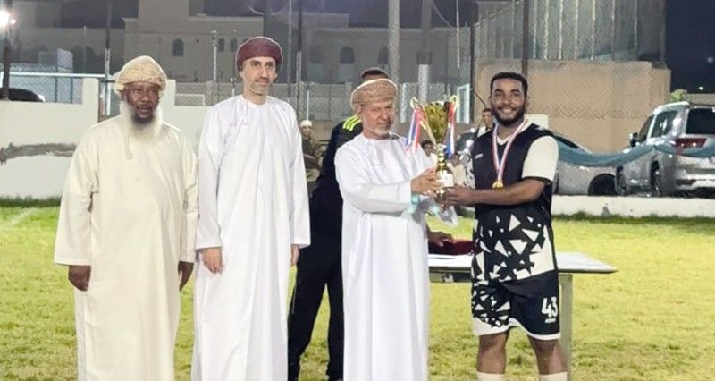 فريق الأمل يتوج بكأس بطولة القبس الكروية بالسيب