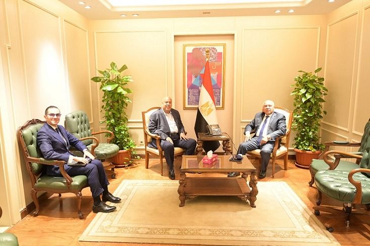 وزيرا الصناعة والاستثمار يبحثان مع غرفة القاهرة التجارية…