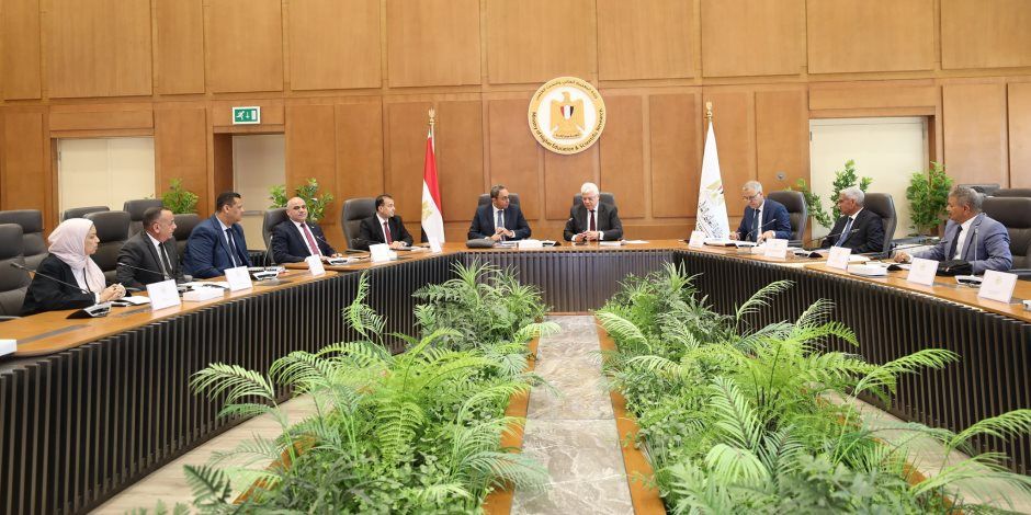 وزير التعليم العالي يترأس اجتماع مجلس أمناء جامعة جنوب الوادي الأهلية